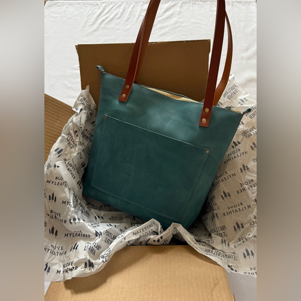Portland Leather Small Zipper Tote 2 Bonuses Tassel + Matching Taco Pouch NIB